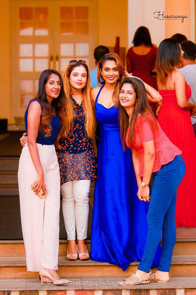 Mrs Srilanka 2016 Please bring love and Joy Udari Perera